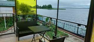 Гостиница Любовь Осташков Двухместный номер на Террасе с видом на ОЗЕРО Селигер, с одной двуспальной кроватью и раскладным креслом для ребенка.-2