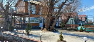 Гостиница Любовь Осташков Двухместный небольшой номер с видом на Озеро. двуспальная кровать + односпальная-8