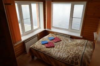 Гостиница Любовь Осташков Четырехместный номер с видом на озеро-3