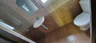 Гостиница Любовь Осташков Двухместный номер на Террасе с видом на озеро СЕЛИГЕР, с одной двуспальной кроватью и раскладным креслом для ребенка.-2