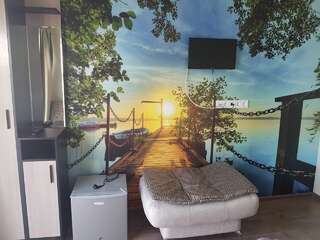 Гостиница Любовь Осташков Двухместный номер на Террасе с видом на озеро Селигер, с одной двуспальной кроватью и раскладным креслом для ребенка.-4